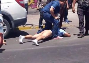VIDEO| Detención ciudadana termina con persona humillada en plena calle