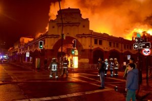 VIDEOS | Temucanos registran el incendio del Mercado Municipal