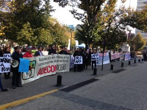 Sindicatos y organizaciones se tomaron  AFP Provida en protesta por "robo legalizado"