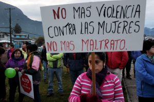 Detienen a hombre acusado de femicidio frustrado en Santiago