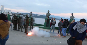 VIDEO | Uso desmedido de bombas lacrimógenas contra familias en Puerto Montt