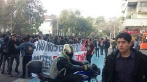 A la calle y sin permiso: Secundarios de la ACES y la CONES se movilizan en Santiago