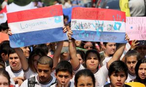 Estudiantes movilizados de Paraguay botaron a ministra y piden reunirse con el presidente