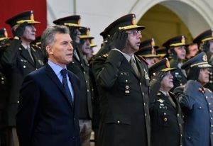 Macri amplía la autonomía de los militares argentinos: Un paso atrás para la región