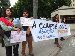 El 77% de los chilenos está a favor del aborto en tres causales
