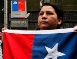 FOTOS| Comité de allegados de La Reina se tomó el Serviu para presionar por compra de terreno de la U. de Chile