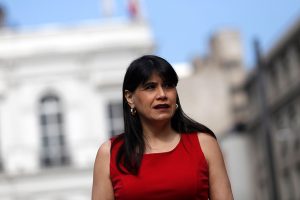 REDES| #RenunciaJavieraBlanco: Usuarios en picada contra ministra de Justicia por faltas en Sename y Gendarmería