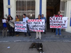 Comunidades protestan en Gobernación del Huasco exigiendo cierre definitivo de Pascua Lama