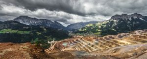 Estudio revela que Chile le ha "regalado" 120 mil millones de dólares en 10 años a grandes mineras transnacionales
