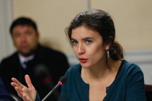 Camila Vallejo le dio con todo a Burgos: Calificó como una "patudez tremenda" su crítica al PC en la Nueva Mayoría