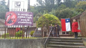Manifestantes se toman sede de CEMA-Chile Concepción exigiendo traspaso de las propiedades a organizaciones sociales