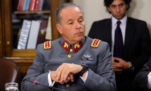 Humberto Oviedo, Comandante en Jefe: "El ejército no acepta ni aceptará pactos de silencio"