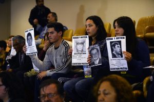 Familiares de víctimas por beneficios a militares condenados por DD.HH: "Los diputados de Chile Vamos son ignorantes"