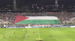 VIDEO| La gigantesca bandera en honor a Palestina que flameó en el Estadio Monumental