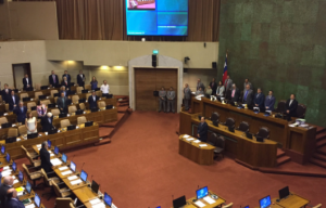 Cámara de Diputados realizó minuto de silencio por la muerte de Fidel Castro y un diputado UDI abandonó la sala