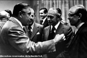 Pinochet "académico": La clase magistral en la U. de Chile donde el dictador adelantó los pilares de la Constitución de 1980