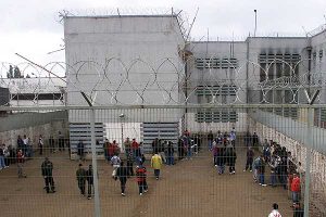 En las cárceles chilenas se violan los Derechos Humanos: Cada tres días muere una persona
