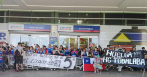Detalle del partido Chile-Uruguay revela por qué la tele no habla de la huelga de Homecenter