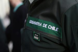 "Mensajes insinuantes y hostigamientos": Abren investigación en Gendarmería por funcionaria que denunció acoso sexual