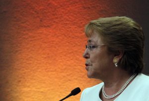 Bachelet defiende la ley de aborto en tres causales en entrevista en España: "No obliga a ninguna mujer a abortar"