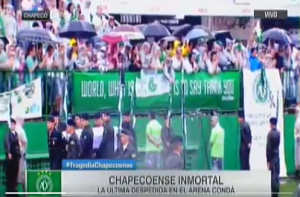 VIDEO| Cuerpos de los futbolistas fallecidos en tragedia aérea llegan a su ciudad, Chapecó