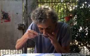 VIDEO| Actor Pablo Schwarz se burla de spot por Ley de Etiquetados jalando "cocaína"