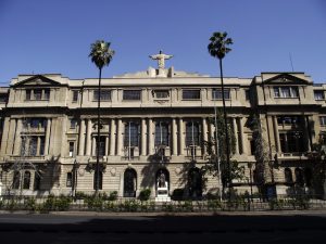 PUC se rebela contra la Corte de Apelaciones y le da un semestre "sabático" a sacerdote investigado por acoso sexual