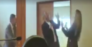 VIDEO| Alegría Caval: Dávalos y Compagnon bailaron efusivamente en tribunales