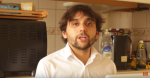 "¡Biba la rasa chilena!": El divertido video de Beno Espinosa burlándose de los movimientos identitarios