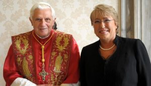 Papa emérito Benedicto XVI dice que valora a Michelet Bachelet pese a ser "atea y marxista"