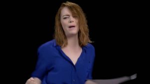 VIDEO| Emma Stone y otros 20 actores de Hollywood protestan contra Donald Trump cantando "I Will Survive"