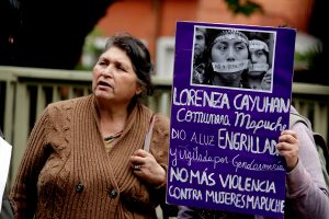 Menos de 100 mil pesos de multa: Condenan a gendarmes que hicieron parir engrillada a Lorenza Cayuhan