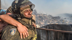 REDES| Masivo apoyo a bombero ejemplo de Valparaíso: "Preferí que se queme mi casa a que se siguieran quemando otras"