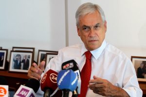 Piñera denuncia "canallesca y sistemática campaña sucia" para detener su carrera presidencial