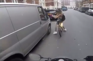 VIDEO| El registro de una mujer que se defiende contra el acoso callejero