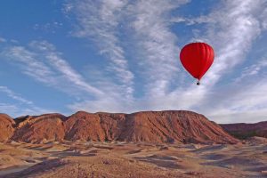 El negocio de globos aerostáticos que tiene en pie de guerra a las comunidades de San Pedro de Atacama