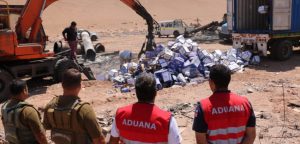 ¿Por qué? Dueño olvida 3 mil litros de cerveza en la Aduana y los votan a la basura