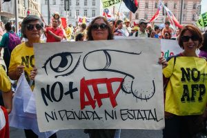 REDES| "Quieren confundir": Cuestionan información de AFPs que acusa pérdidas de quienes emigraron al Fondo E
