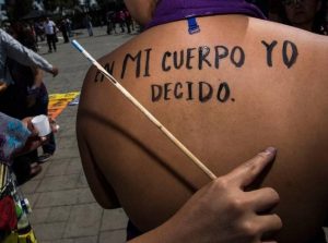 Mujeres firman carta abierta a parlamentarios exigiendo Aborto Legal y Seguro en Chile