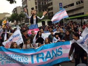 Obispos en picada contra circular de Educación que busca inclusión de niños trans en los colegios