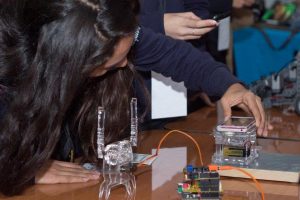 "Ingeniosas", la iniciativa que busca promover la participación de niñas en ciencia y tecnología