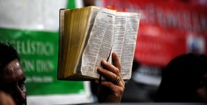 Los terribles castigos que anuncia la Biblia sobre la homosexualidad