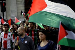 ¿Aló, Mariana Aylwin? Israel prohíbe ingreso de director de Federación Palestina chilena con ley anti boicot
