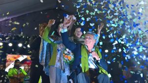 Lenín Moreno se proclama ganador de elecciones en Ecuador y oposición pide recuento