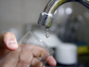 Encuesta "Chile Gota a Gota": 97% de los chilenos cree que el agua para consumo humano debe estar garantizada en la próxima Constitución