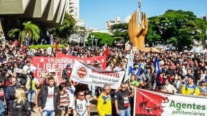 Primera huelga general en 21 años paraliza Brasil y amenaza al presidente Temer