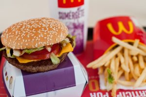 Beca Junaeb: McDonald's lidera las preferencias de los universitarios con más $5 mil millones en ventas