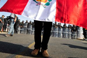 Presentan recurso por universitarios peruanos expulsados del país por portar "libros de anarquismo y marxismo"