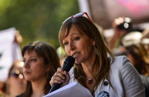 Ana María Gazmuri quiere invitar a Bachelet a fumar un pito "porque ha sido difícil llegar a ella con este tema"