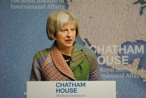 Theresa May intentará formar gobierno en el Reino Unido pese a perder mayoría tras elecciones